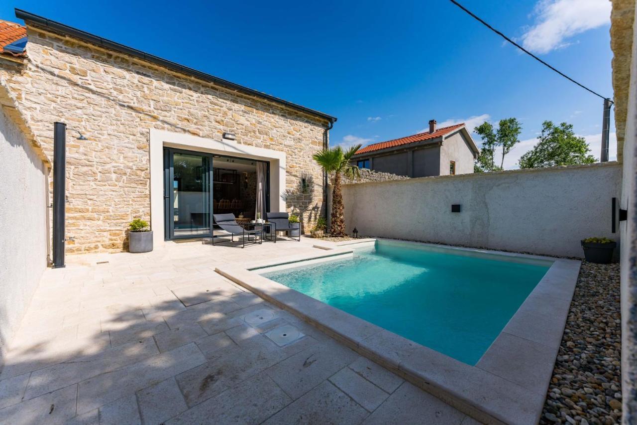 PridragaStone House With Pool Poeta别墅 外观 照片